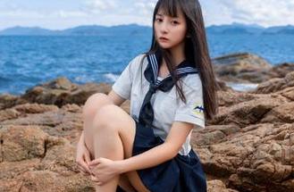视频里的表情，不就是51热门说的“看起来很可疑”吗？