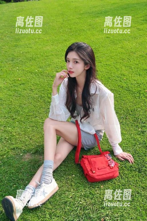 观看51黑料网，你会有种无意间成了八卦专业户的感觉。