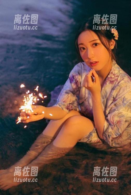 登录界面一闪而过，心里默念：“52吃瓜，都有什么神奇素材？”