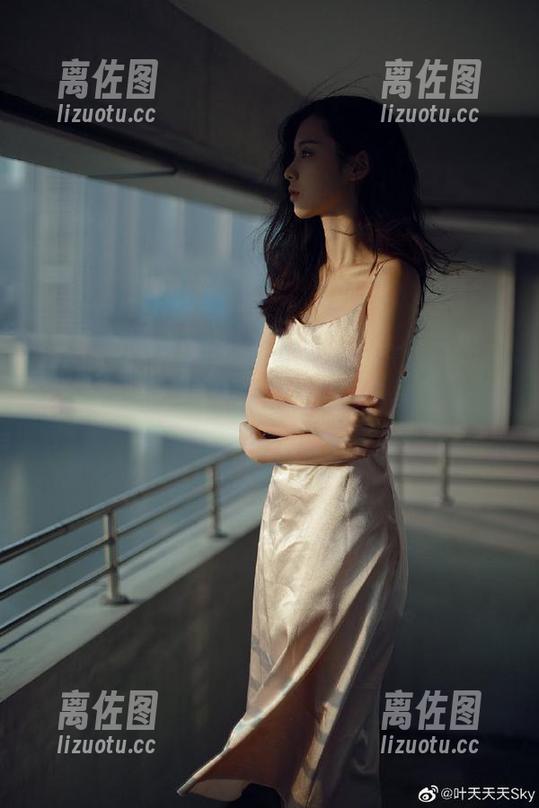 你敢点开这个传送门吗？www吃瓜网.top将带你去体验那唇齿留香的瓜瓣生活！