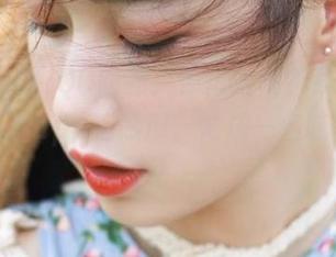QQ问我：你忙啥呢？我：忙在吃瓜天堂app追热瓜，忙成一名吃瓜大师！