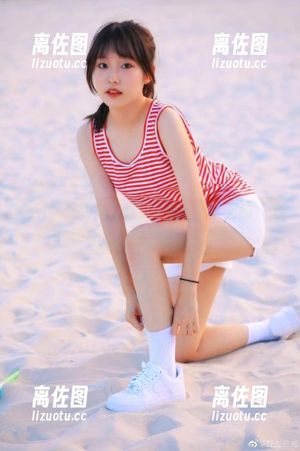吃瓜网站 观看吃瓜网站,吊带姐的一天:快乐与尴尬交错的奇妙旅程