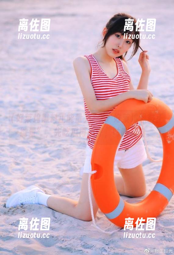 登录“好莱坞黑料正能量”，先吃瓜再点评，咕哝几句。