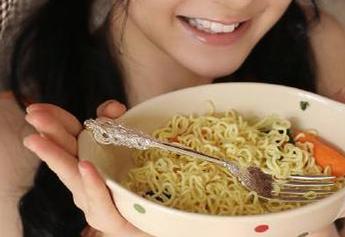有个网址叫“zztt35.ccm黑料不打烊”，我该如何在追剧时不被它分心？