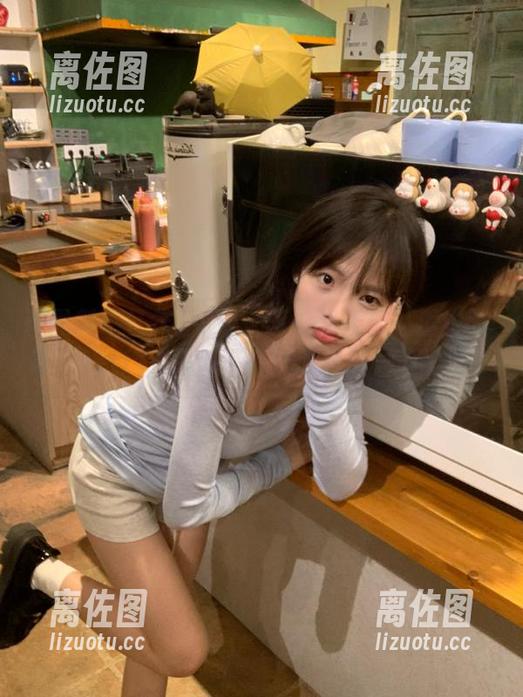 黑料不打烊 免费上班:整天傻站着也没事,zztt11黑料不打烊网址随时下载呀!