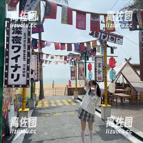 观看这些花边新闻时，我在想，下载“黑料社”值不值得呢？哈哈。